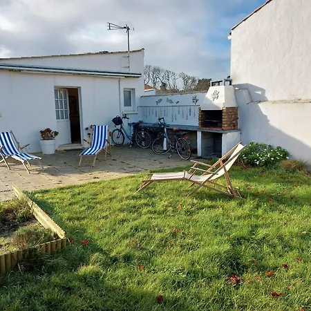 Charme De La Petite Bosse By Interhome